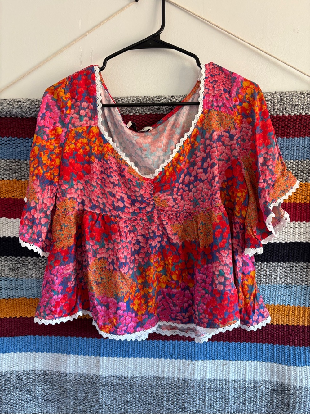 NWT Floral V-Neck Ruffle Peplum Blouse